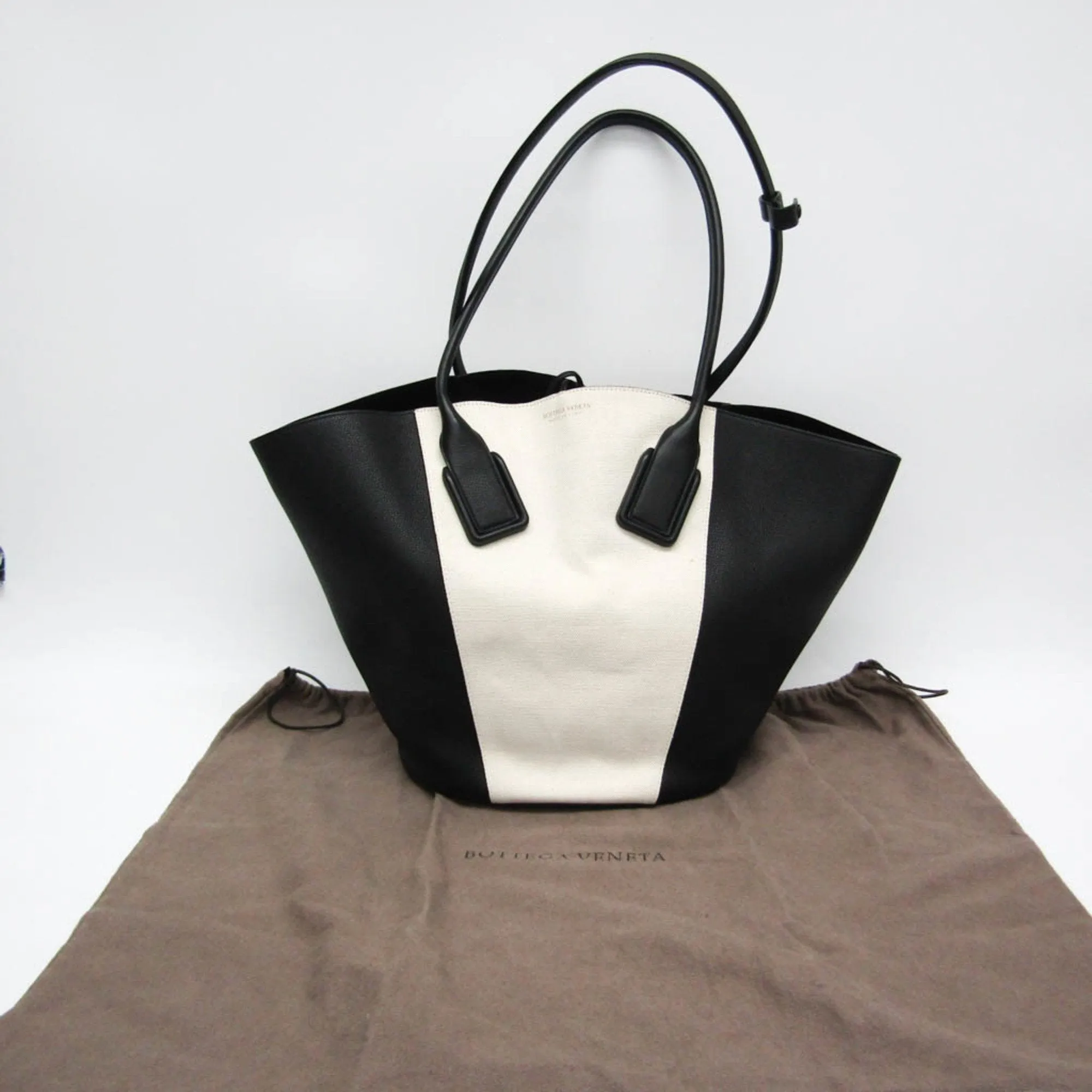 BOTTEGA VENETA Basket Tote