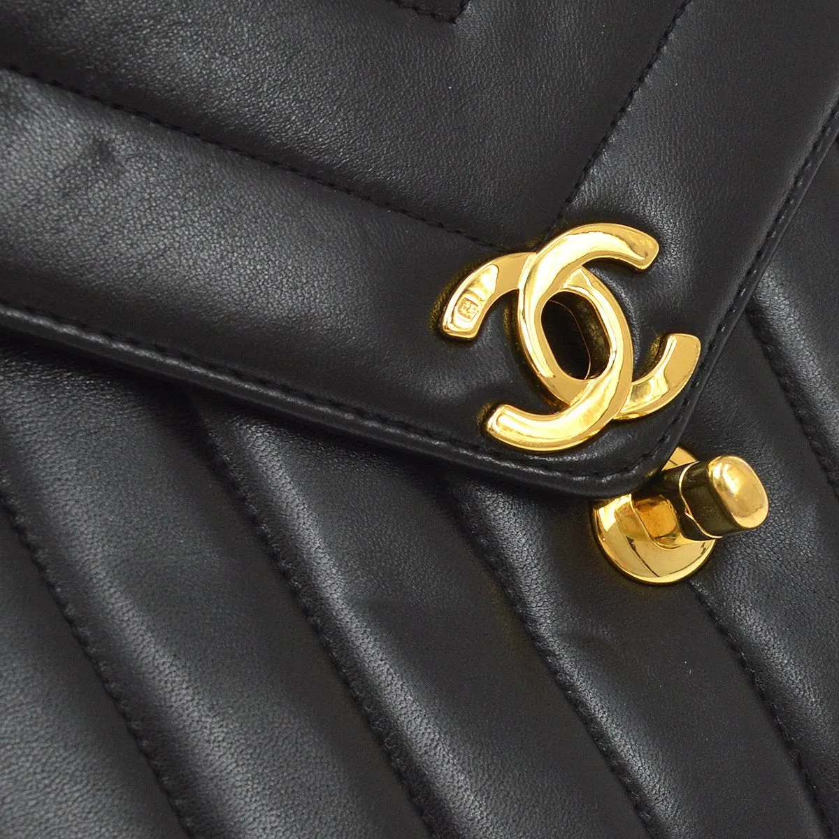 CHANEL 1991-1994 Chevron Flap Small Black Lambskin 82059