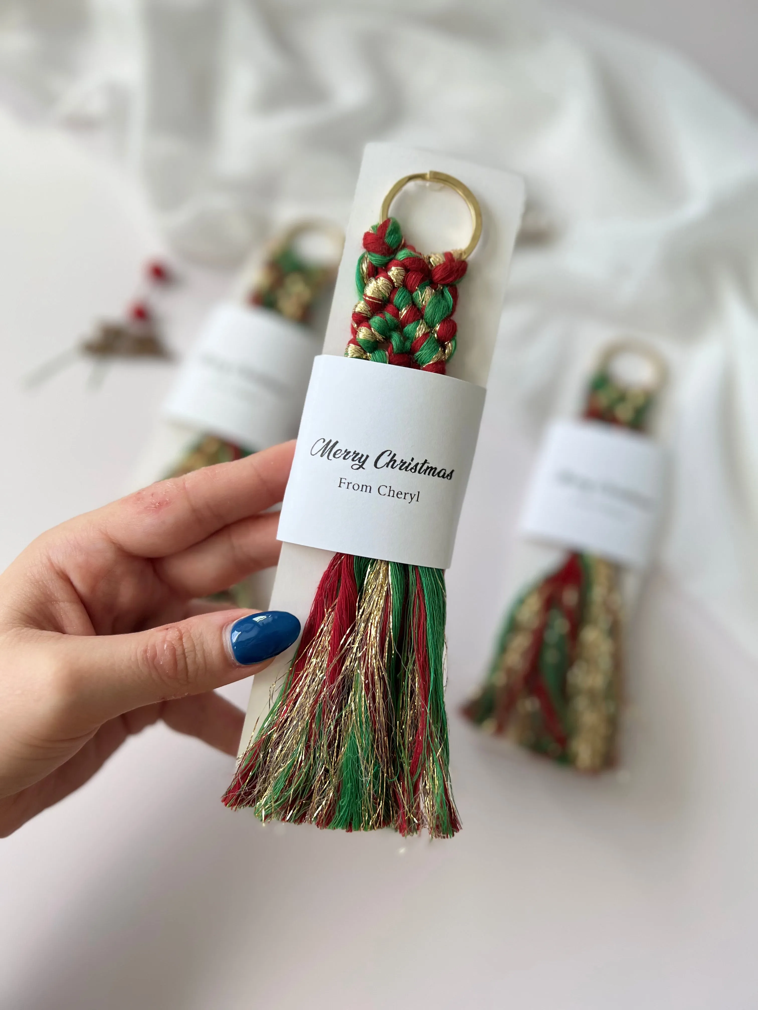 Christmas Keychain Favors for Guests - Personalized Macrame Favors in Red and Gold