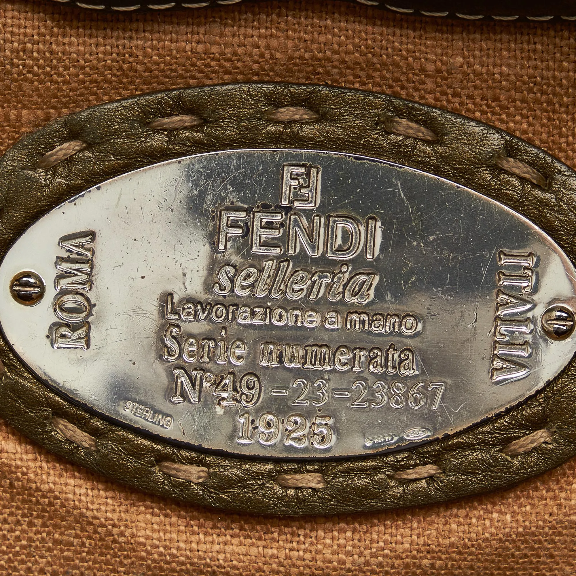 Fendi Selleria Linda Leather Shoulder Bag (SHG-23943)
