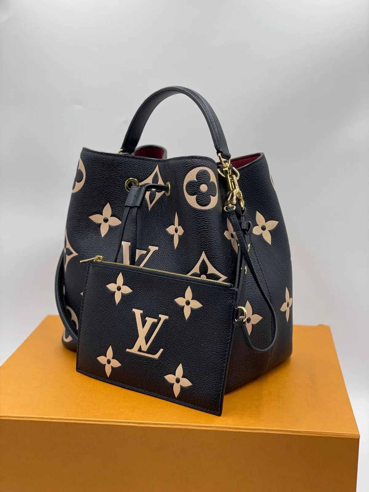 LOUIS VUITT 2023 NFC Black NeoNoe MM include extra shoulder strap For Lady Shoulder Bag - Full Set