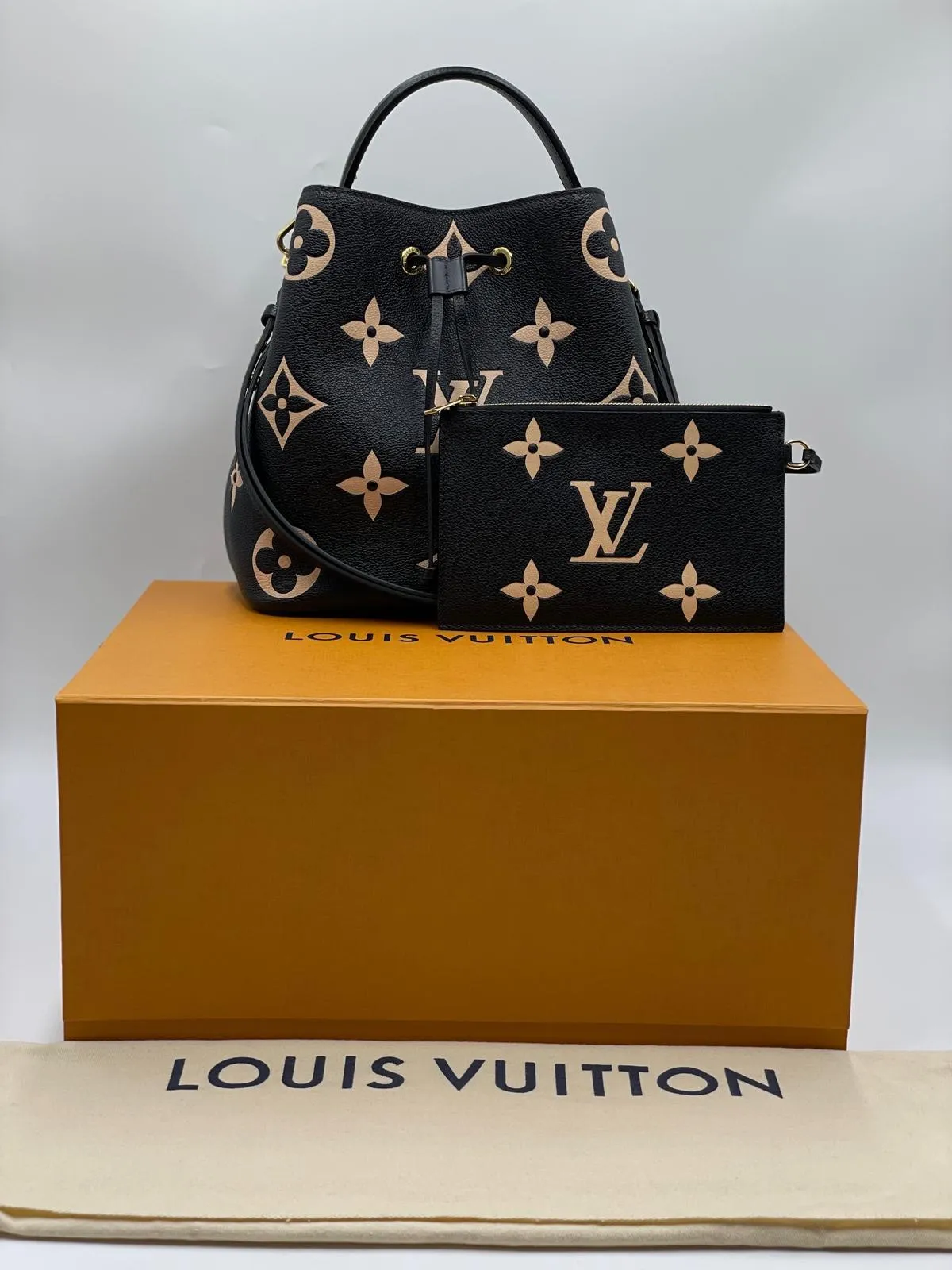 LOUIS VUITT 2023 NFC Black NeoNoe MM include extra shoulder strap For Lady Shoulder Bag - Full Set