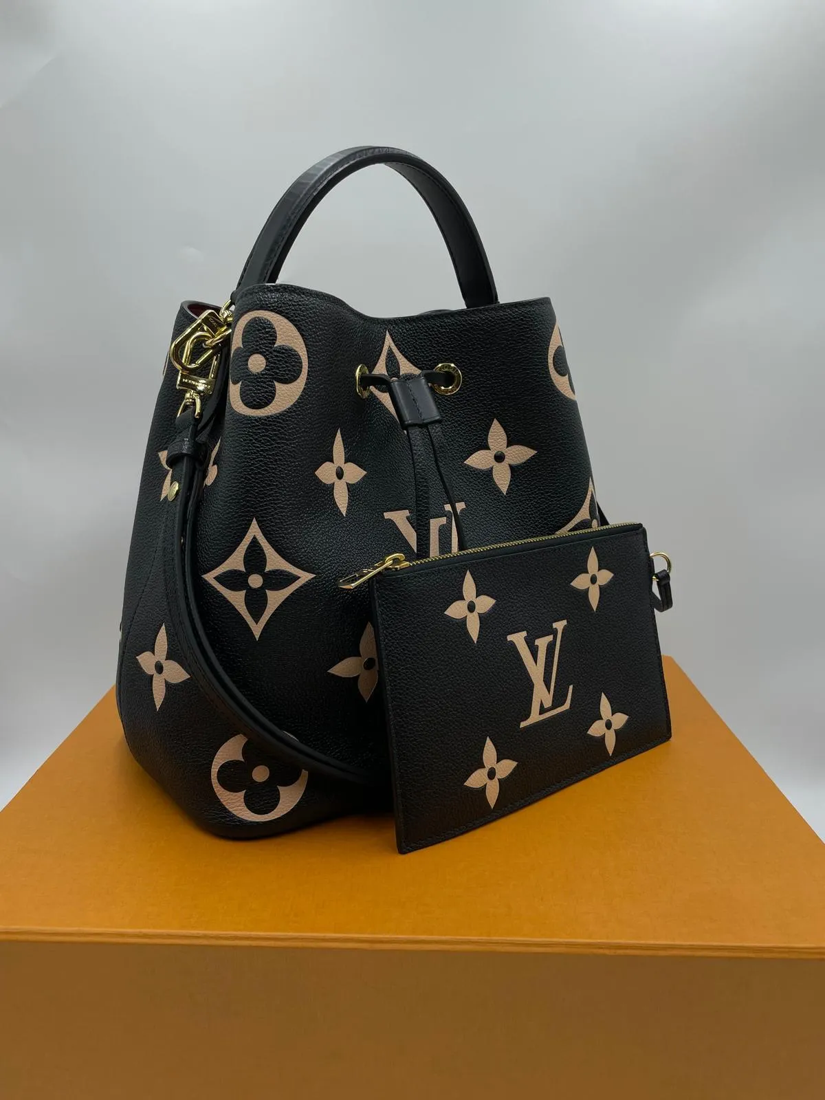 LOUIS VUITT 2023 NFC Black NeoNoe MM include extra shoulder strap For Lady Shoulder Bag - Full Set