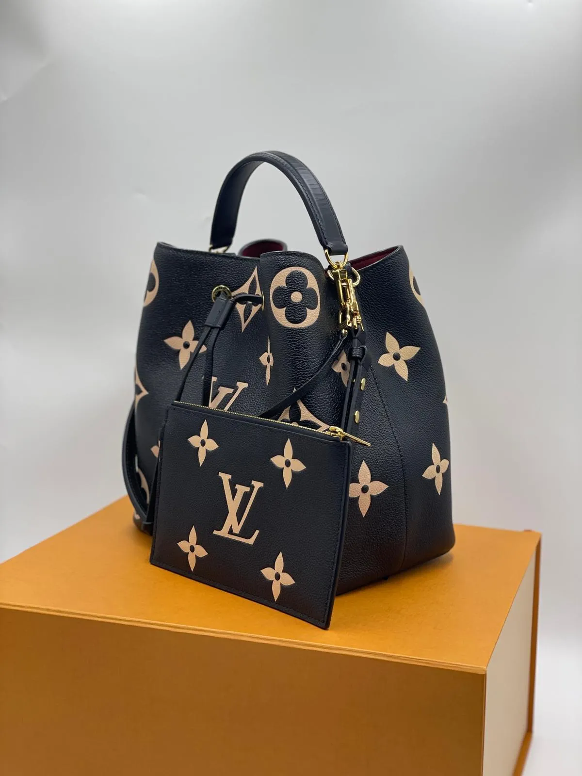 LOUIS VUITT 2023 NFC Black NeoNoe MM include extra shoulder strap For Lady Shoulder Bag - Full Set
