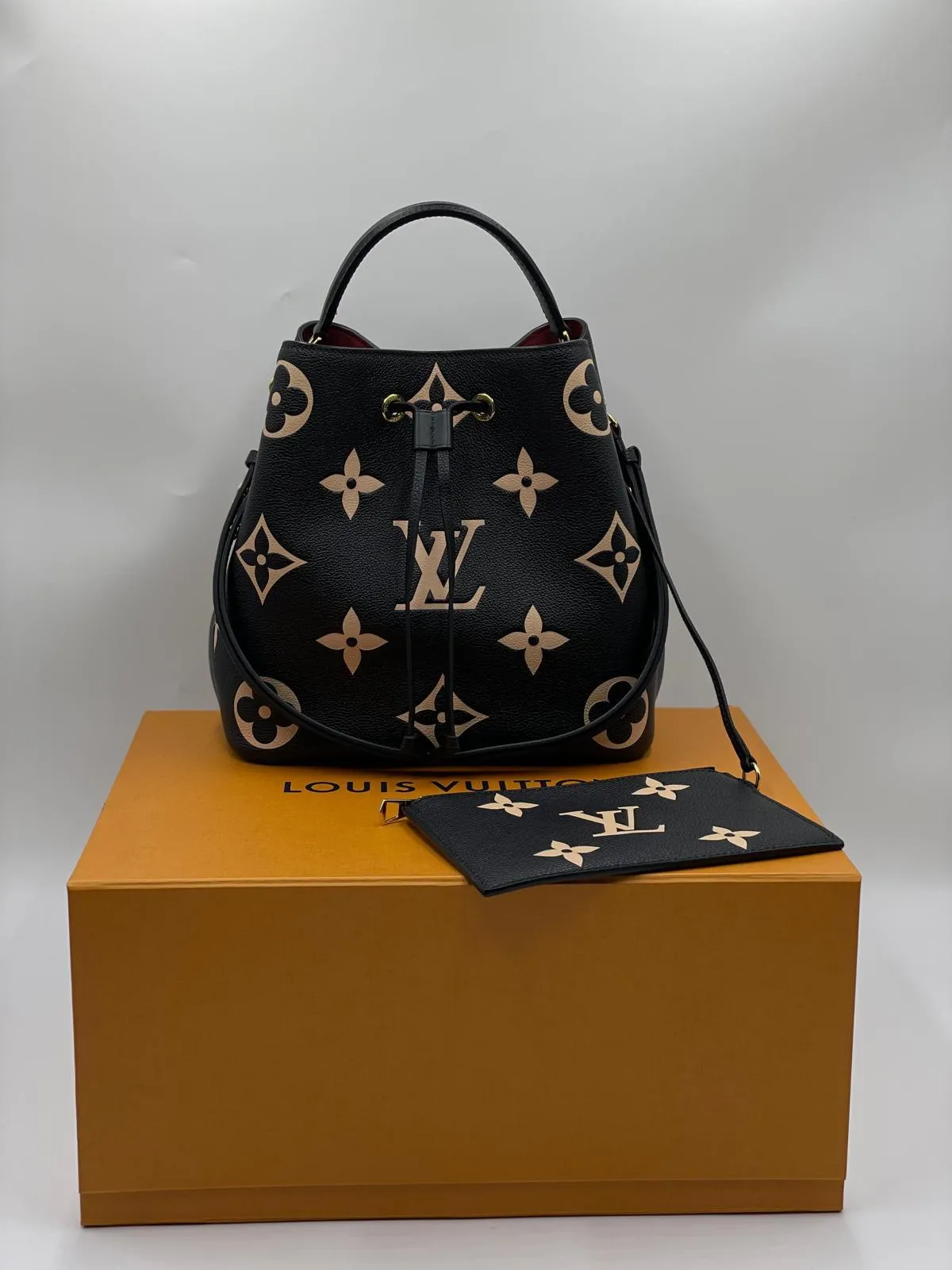 LOUIS VUITT 2023 NFC Black NeoNoe MM include extra shoulder strap For Lady Shoulder Bag - Full Set