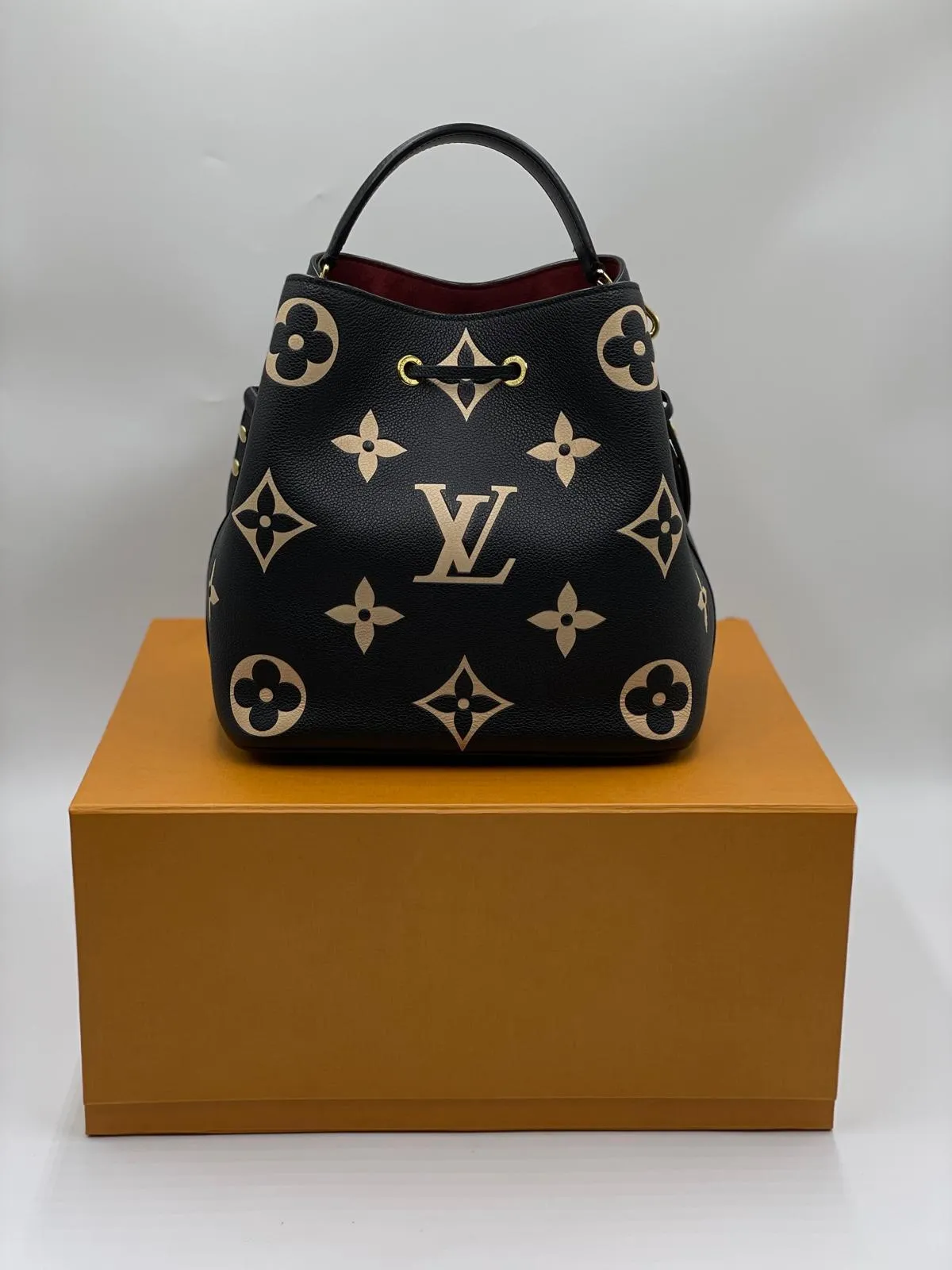 LOUIS VUITT 2023 NFC Black NeoNoe MM include extra shoulder strap For Lady Shoulder Bag - Full Set
