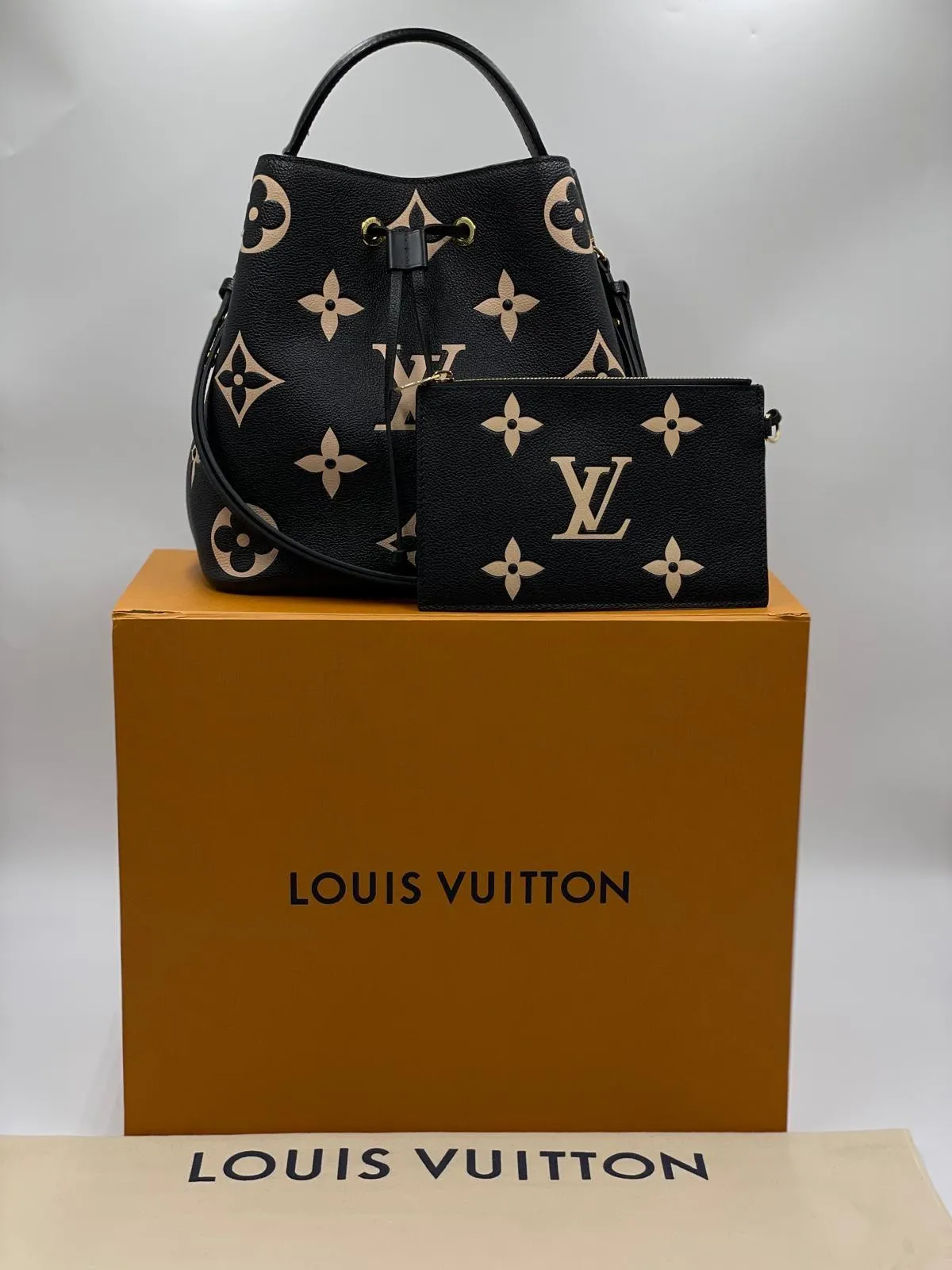 LOUIS VUITT 2023 NFC Black NeoNoe MM include extra shoulder strap For Lady Shoulder Bag - Full Set