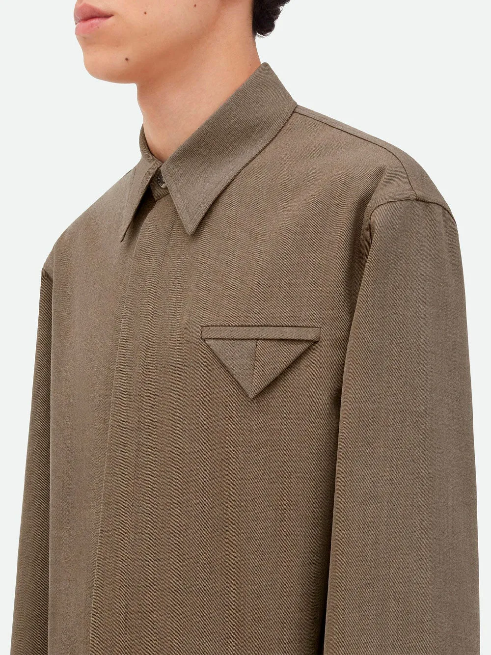 Triangle-pocket overshirt
